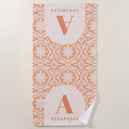 ボヘミアの水の色パステルモロッコピーチピンク ビーチタオル (正面)