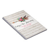 ボヘミアの羽の矢は素朴で白い木に及び上がりました ノートブック (右側)