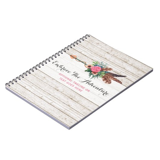 ボヘミアの羽の矢は素朴で白い木に及び上がりました ノートブック (左側)