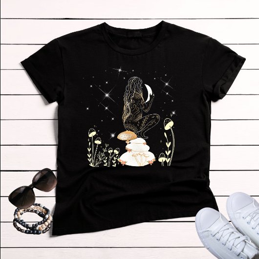 ボヘミアンな月とキノコの女神 天上的な神秘 Tシャツ