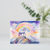 ボヘミアンな水彩画の魔法のユニコーンが輝く虹の下に ポストカード (スタンド正面)