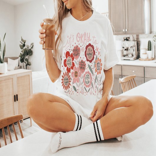 ボヘミアンな花柄Tシャツ - It's Okay To Boho Tシャツ