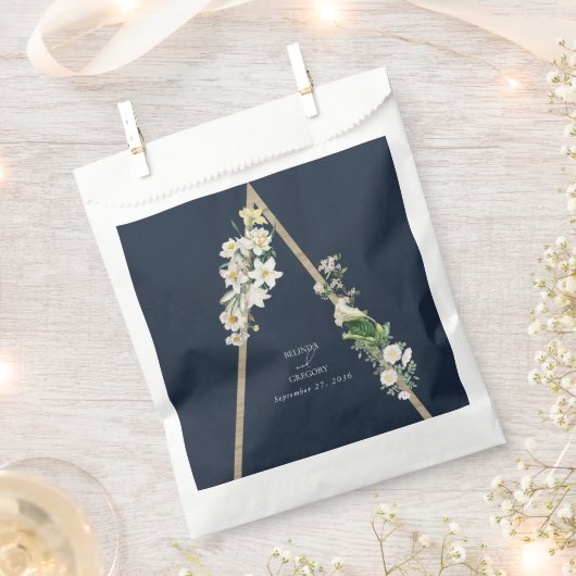 ボヘミアンウッドピラミッドホワイト花模様ズ結婚ブルー フェイバーバッグ (クリップ留めされた状態)