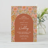 ボヘミアンスタイルのグルーヴィーなテラコッタとピンクの花のウェディング 招待状 (スタンド正面)