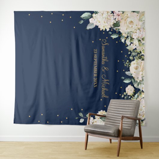ボヘミアンスタイルのネイビーと白のグリーン花モチーフのウェディング タペストリー (インサイチュ(横))