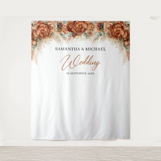 ボヘミアンテラコッタの花を飾った銅色のパンパスグラス ウェディング タペストリー (正面)