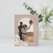 ボヘミアンパーソナライズされたトロピカルフォト日付を保存 ポストカード (スタンド正面)