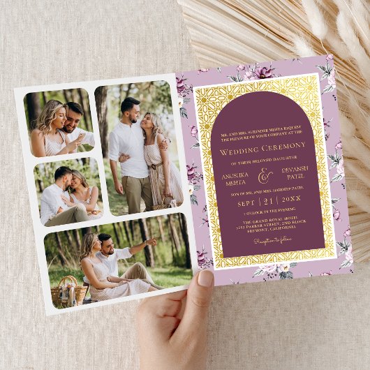 ボヘミアン風の紫の花柄オールインワン ゴールドのインドの結婚式 招待状