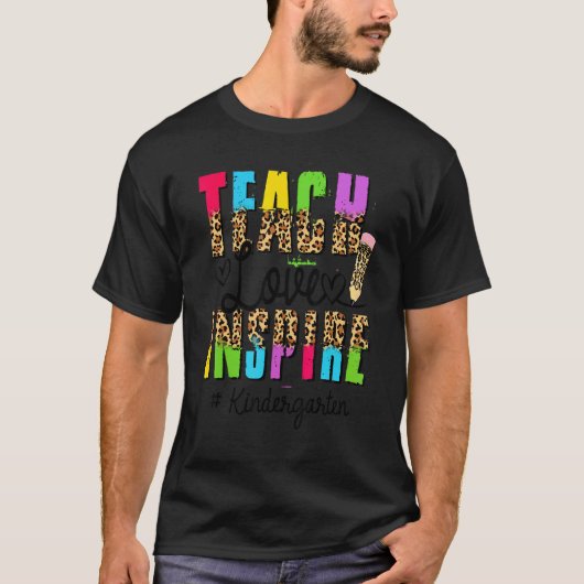 ボヘミアン・ヒョウ柄幼稚園の先生の初日おめでとう Tシャツ (正面)