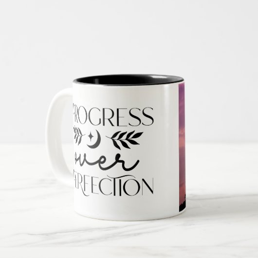 ボホが完成を目指して進むヨガ ツートーンマグカップ (正面左)