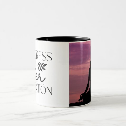 ボホが完成を目指して進むヨガ ツートーンマグカップ (中央)