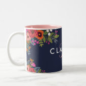 ボホの花 – ネイビーブルーとピンクのモノグラム ツートーンマグカップ (左)