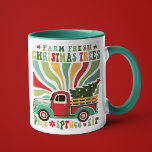 ボホクリスマスファーム生木トラック マグカップ<br><div class="desc">Boho Christmas Farm Fresh Trees Truck Holiday Coffee Mugは、文字「Farm Fresh Christmas Trees」をスクリプトタイポグラフィで特集モダンし、カラフルマティススタイルのレトロなファームトラックのクリスマスツリーをアクセントに運した。クリスマスギフト、クリスマスパーティー、休日のお祝い、誕生日などに最適。Evco Studio www.zazzle.com/store/evcostudioによって作成</div>