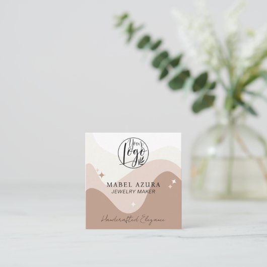 ボホシックなアーストーンジュエリーメーカーQrロゴ スクエア名刺 (スタンド正面)