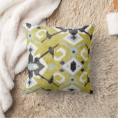 ボホシックなダークグレーと黄色のイカットの部族柄 クッション (ブランケット)