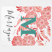 ボホシックフローラルパターンコーラルレッド&ティール（緑がかった色）モノグラム フリースブランケット (正面(横))