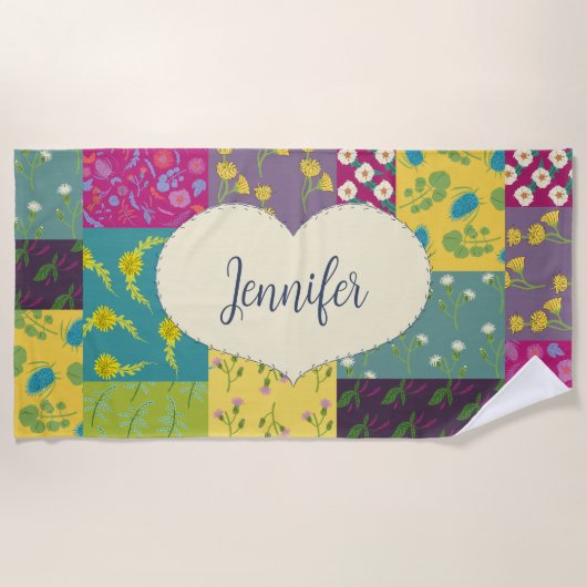 ボホパッチワークキルトとハートの形状パーソナライズされた ビーチタオル (正面)