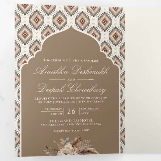 ボホベージュアイボリーイカットフォトコラージュインディアン結婚ズ 三つ折り招待状 (内部最初)