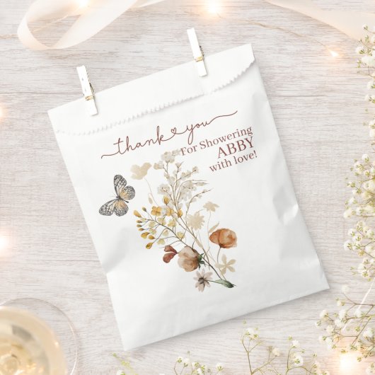 ボホワイルドフラワーの赤ちゃんシャワー フェイバーバッグ (クリップ留めされた状態)