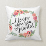 ボホ開花 |装飾用クッション クッション<br><div class="desc">私たちの装飾用クッションとスタイルで居心地モダン良い。簡単カスタマイズに背景色を好みの色合いに！単クリックに「そカスタマイズの」ボタンをクリックし、スウォッチからバックグラウンドカラーを選択する。</div>