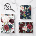 ボホ開花 | Burgundy RedとNavy Blueフローラ ラッピングペーパーシート<br><div class="desc">濃厚なbohoシックな手の花の花束は、植物性の月桂樹と深いの青のアクセントで装飾されたバーガンディの赤、赤面のピンクとネイビーブルーの水色のフローラリースパターン。「ボホ開花」コレクションからは、赤、ピンク、青の放射花開花とユーカリの緑の葉を持つボヘミアの野花のアレンジが施された豪華なレイアウト。カスタマイズやその他の色については、JustFharryn @ Zazzle.comまたはデザイ連絡ザc/o fharryn@yahoo.com #bohochic #zazzlemadeを参照して下さい</div>