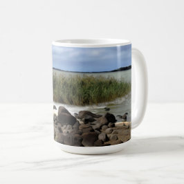 ボラック湖の穏やかな湖岸 コーヒーマグカップ