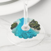 ボラボラ – 海への経路 ワイングラスタグ (クローズアップ)