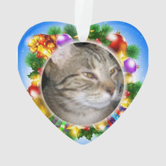 ボリスはクリスマスのための彼のハートを与えます オーナメント
