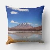ボリビアの火山とのAltiplanoの景色 クッション (裏面)