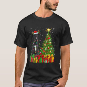 ボルゾイドッグクリスマスツリー照明サンタハットボルゾイシラー Tシャツ