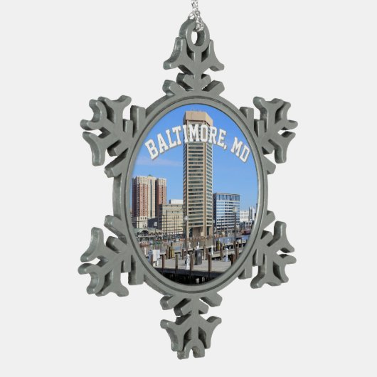 ボルチモアのInner Harbor World Trade Centerの写真 スノーフレークピューターオーナメント (左)