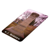 ボルデンモニュメント,秋川, MA - A.J. Borden マグネット (左側)