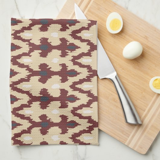 ボルドーのタンの幾何学的なイカットの種族のオーナメントPattrn キッチンタオル (四つ折り)