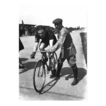 ボルドー・パリ1910年レースのフィニッシュ地点のアンドレ・オフレ