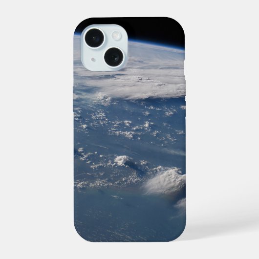 ボルネオ島南部に広がる巨大積乱雲のアンビル。 iPhone 15ケース (裏面)