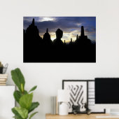 ボロブドゥールの日没の仏塔と仏像 ポスター (ホームオフィス)