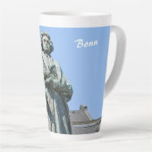 ボンのルートヴィヒ・ヴァン・ベートーベンの記念碑 カフェラテマグ (右アングル)