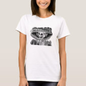 ボンネットで笑う骸骨の女性 Tシャツ (正面)