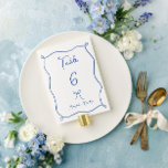 ボーお洒落&リボフランスのンブルー結婚ズ テーブルナンバー<br><div class="desc">青のフランスの表お洒落番号、手描き弓と波状のリボン枠と手書きスタイルフォント。名前でパーソナライズ</div>