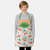 ボーイズかわいいタイガーワイルドジャングルサファリと名前キッズ エプロン (着用した状態)