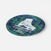 ボーイズアイススケートで滑るバースデーパーティネオン ペーパープレート (アングル)