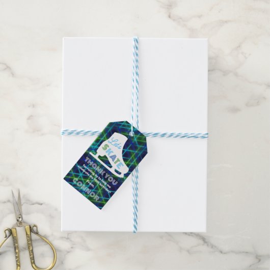 ボーイズアイススケートで滑る誕生日ネオン ギフトタグ (より糸付き)