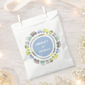 ボーイズトイズパステルブルーキッズトランスポートバースデーパーティー フェイバーバッグ (クリップ留めされた状態)