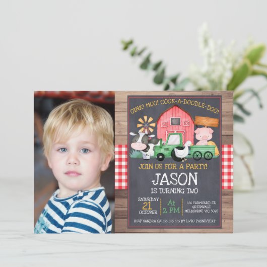 ボーイズフォトファームグリーントラクターシャルボード誕生日 招待状 (スタンド正面)