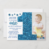 ボーイズブルーグリッターフォトファースト誕生日 招待状 (正面)