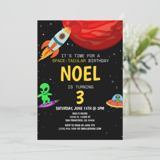 ボーイズモダンエイリアンブラック子供の誕生日 招待状 (スタンド正面)