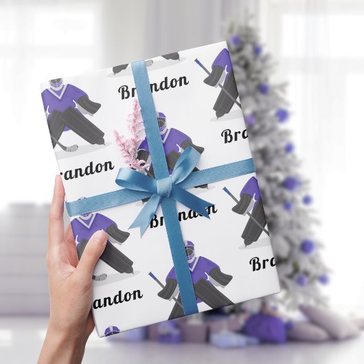 ボーイズ・パープルアイスホッケープレーヤー&ネームウィンタースポーツ ラッピングペーパー