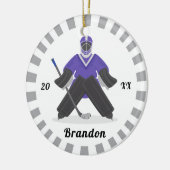 ボーイズ・パープル・アイスホッケープレイヤー名Winter ストライプの セラミックオーナメント (左)