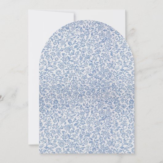 ボーイバプティスアーチブルーホワイトフローラヴィンテージパターン 招待状 (裏面)