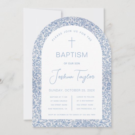 ボーイバプティスアーチブルーホワイトフローラヴィンテージパターン 招待状 (正面)